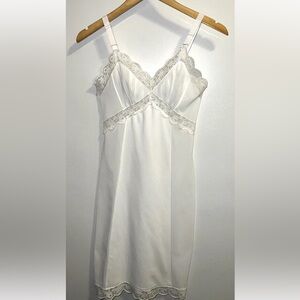 VTG 40s 50s White Nylon Full Slip Lace Trim Pintuck Bust Metal Adjusters S